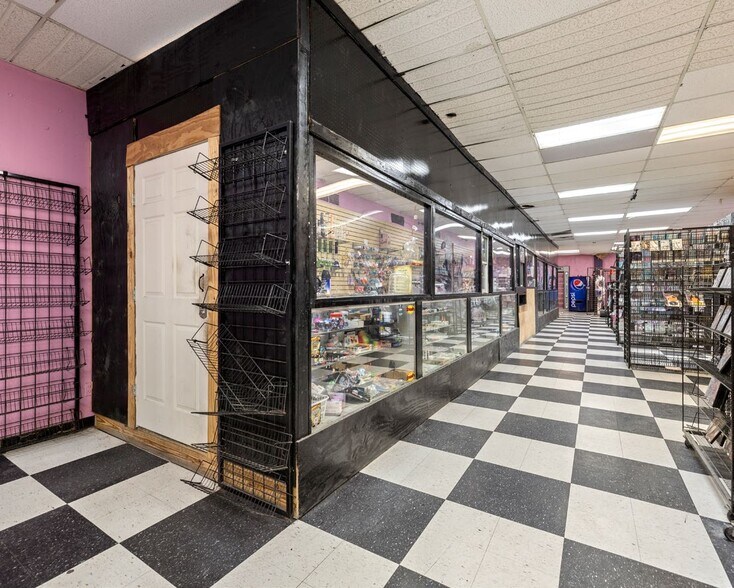 More Photos Of 10550 Gulf Fwy, Houston Light Distribution For Lease