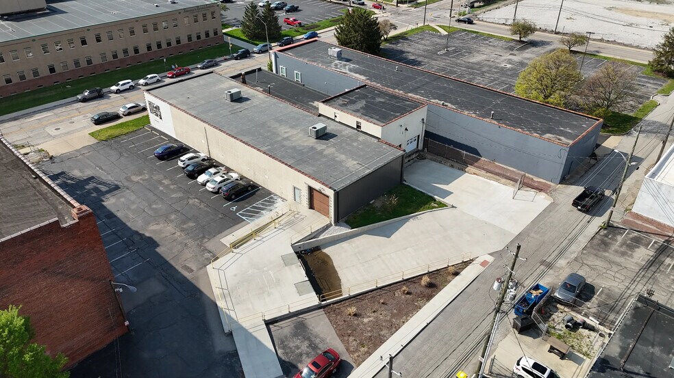 Primary Photo Of 707-709 N Senate Ave, Indianapolis Warehouse For Sale