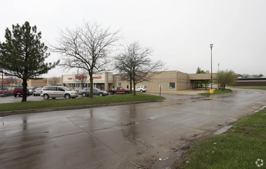 More Photos Of 1111 E Army Post Rd, Des Moines Unknown For Lease