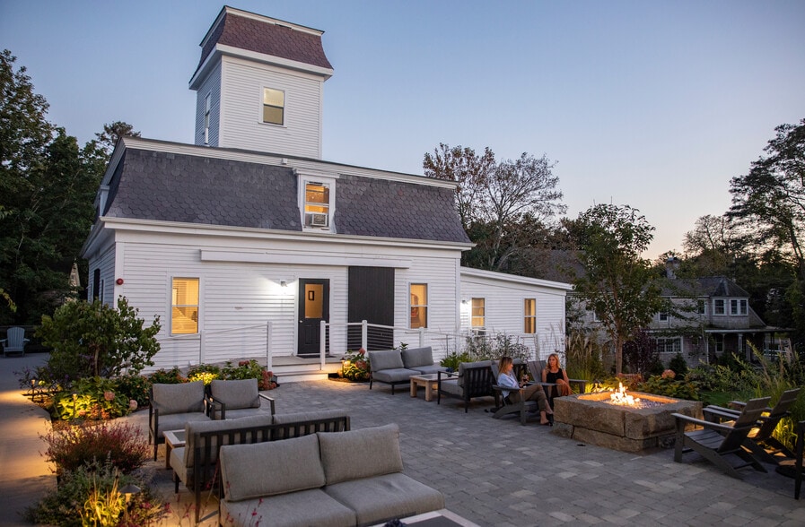 More Photos Of 277 Route 6A, Yarmouth Port Hotel For Sale