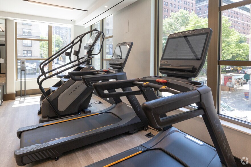 More Photos Of 2461 Broadway, New York Apartments For Lease