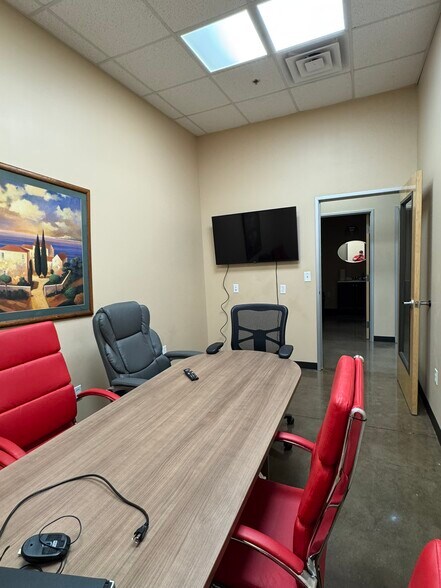 More Photos Of 5680 W Chandler Blvd, Chandler Loft Creative Space For Sale