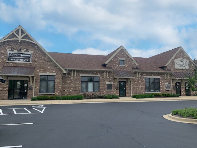 More Photos Of 460 Briargate Dr, South Elgin Medical For Sale