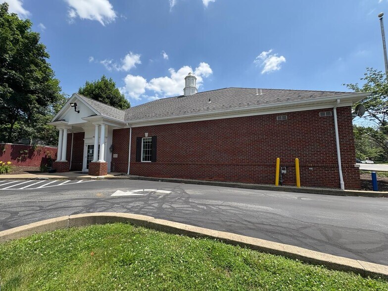 More Photos Of 998 3rd St, Beaver Office For Sale