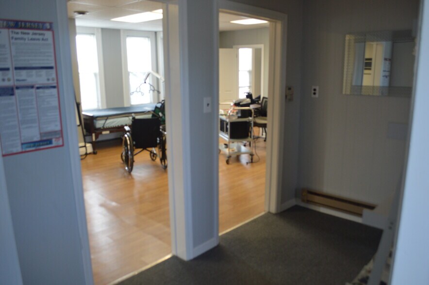 More Photos Of 6-14 Elm St, Oakland Storefront Retail Office For Lease