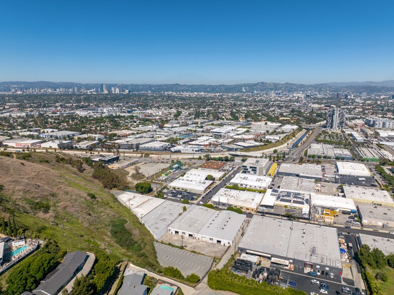 More Photos Of 5950-5978 Bowcroft St, Los Angeles Service For Lease