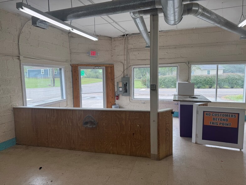 More Photos Of 3625 Fairmont Blvd, Knoxville General Retail For Lease