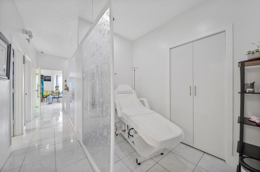 More Photos Of 2945 SW 8th St, Miami Medical For Sale