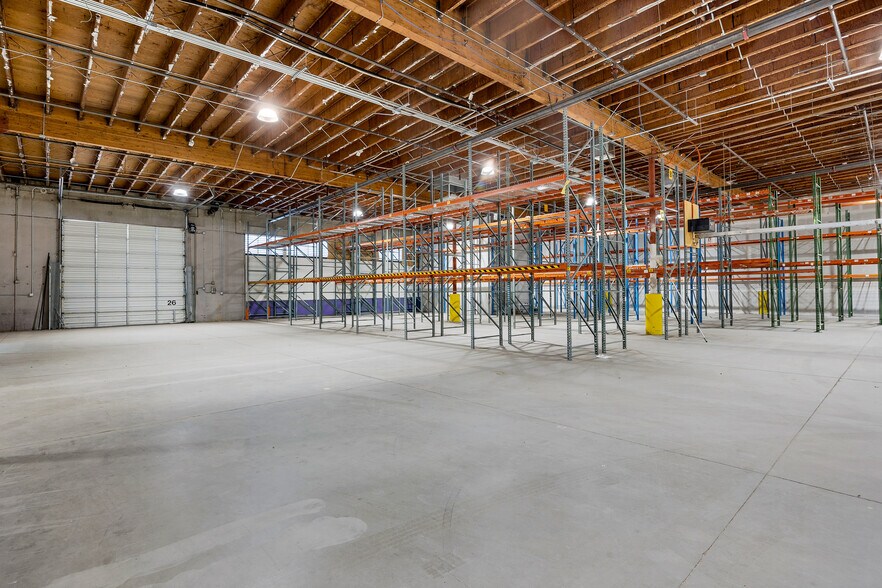 More Photos Of 777 E MacArthur Cir, Tucson Distribution For Lease