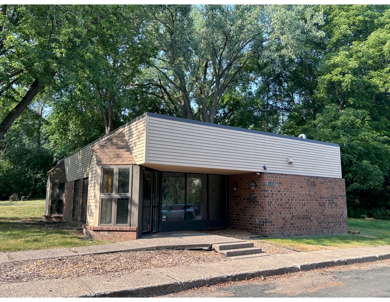 Primary Photo Of 17833 Hutchins Dr, Minnetonka Medical For Sale