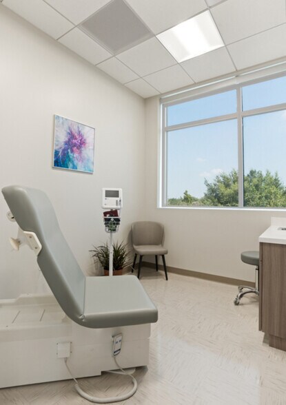 More Photos Of 7616 Branford Pl, Sugar Land Office For Sale