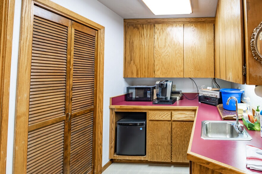 More Photos Of 1010 S Main St, Lebanon Loft Creative Space For Lease