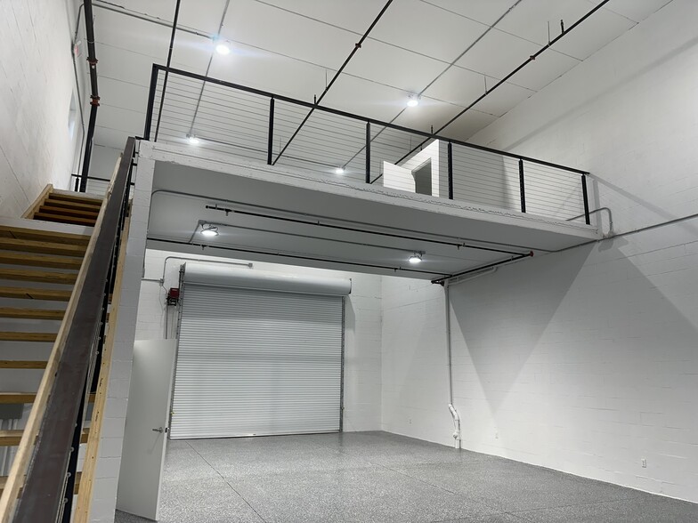 More Photos Of 15547 Global Pkwy., Fort Myers Self Storage For Sale