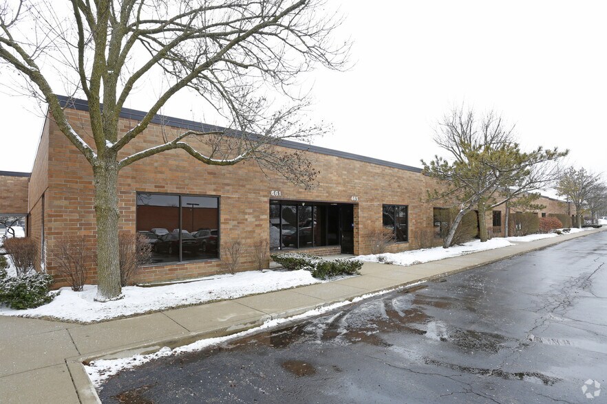 More Photos Of 641-683 Academy Dr, Northbrook Warehouse For Lease