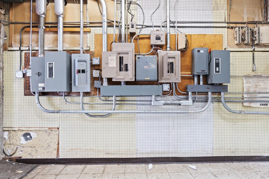 More Photos Of 1930 Silas Deane Hwy, Rocky Hill Freestanding For Sale