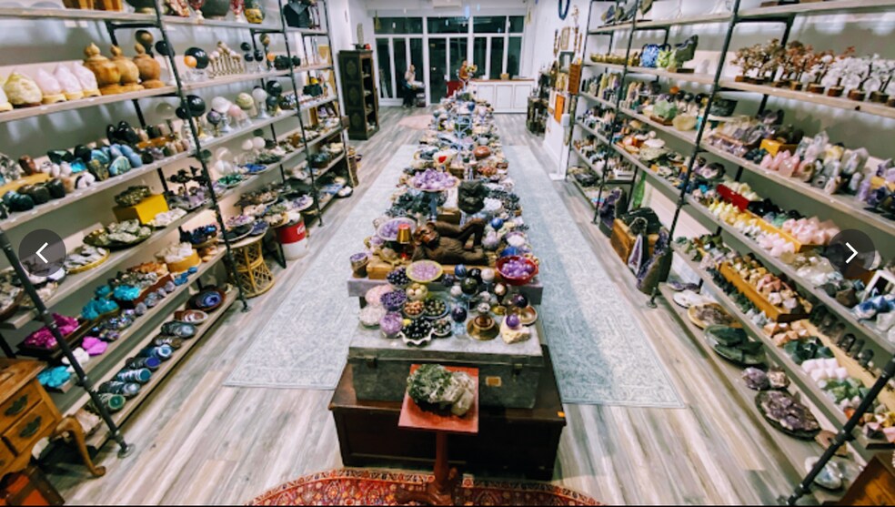 More Photos Of 276 Grand St, Brooklyn Storefront Retail Residential For Lease