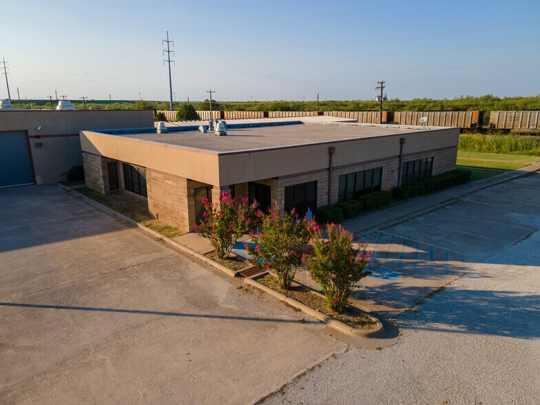 More Photos Of 2716 Commerce St, Wichita Falls Industrial For Sale