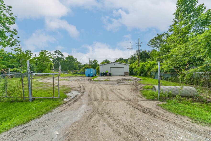 More Photos Of 14133 Ravendale Rd, Humble Warehouse For Sale
