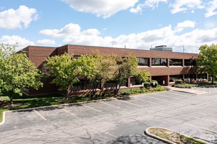 More Photos Of 1717 N Penny Ln, Schaumburg Office For Lease