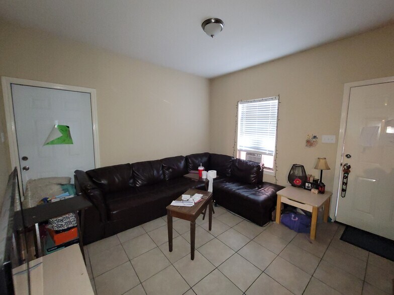 More Photos Of 10911 Baltic St, San Antonio Apartments For Sale