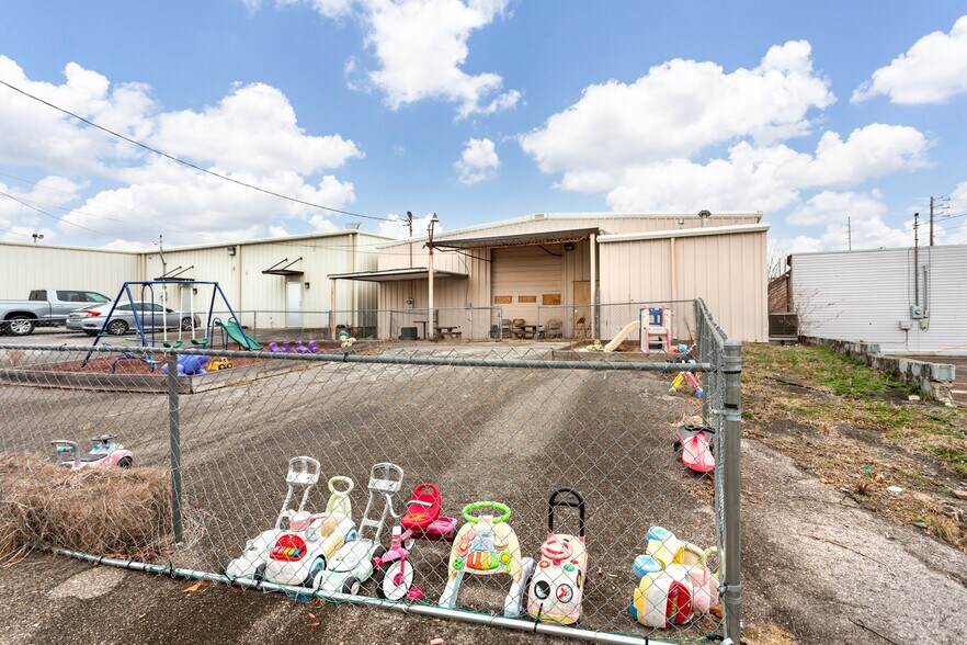 More Photos Of 702 Wilmer Ave, Anniston Office For Sale