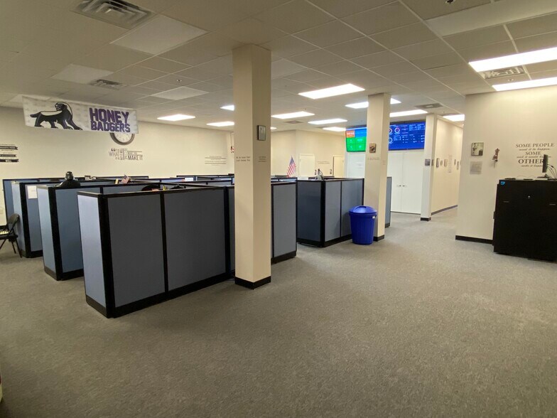 More Photos Of 8804 Caroma St, Olive Branch Flex For Lease