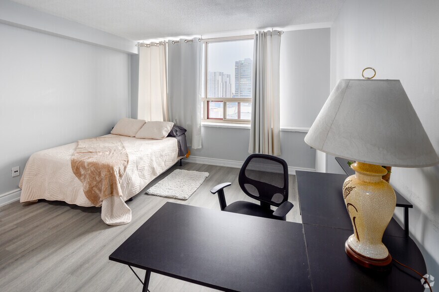 More Photos Of 186 King St, London Apartments For Lease