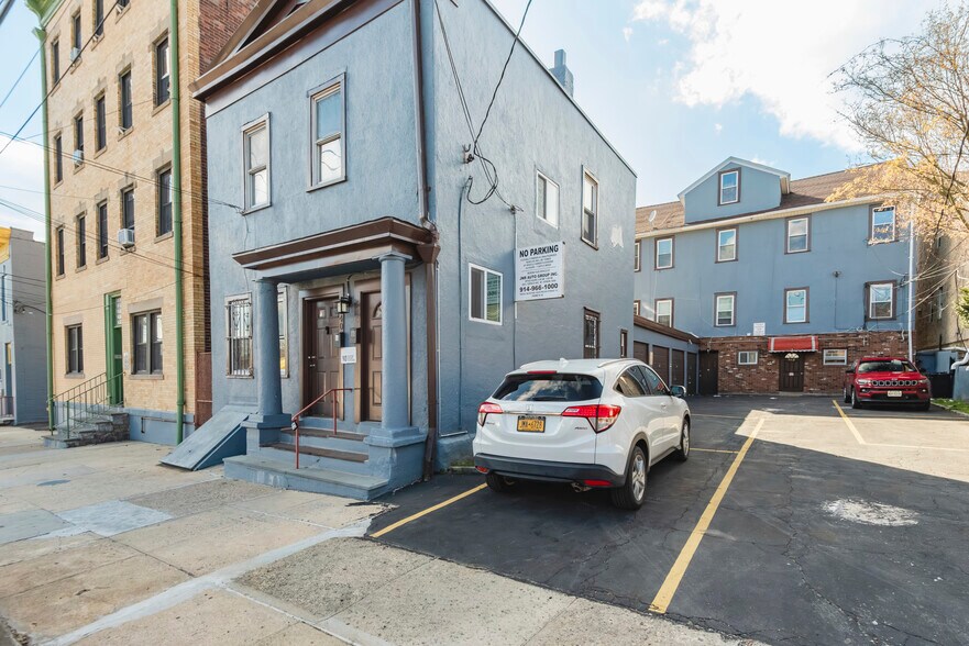 Primary Photo Of 540-542 N High St, Mount, Mount Vernon Apartments For Sale
