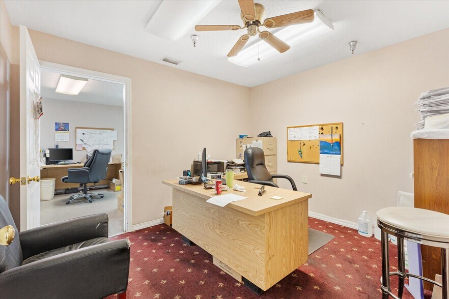 More Photos Of 1103 Thomas Ave, Leesburg Warehouse For Lease