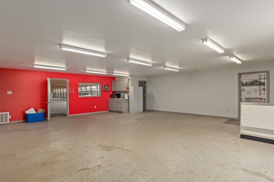 More Photos Of 2149 E Frontage Rd, Staunton Auto Dealership For Sale