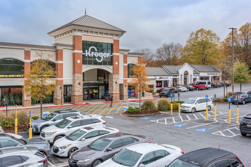 More Photos Of 4920 Roswell Rd NE, Atlanta Storefront For Lease