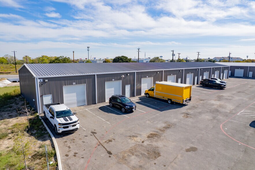 More Photos Of 2203 Cascade Pky, San Antonio Unknown For Lease