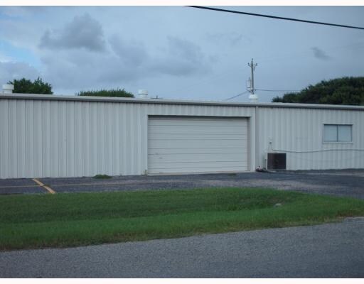 More Photos Of 505 Elm St, Portland Showroom For Lease