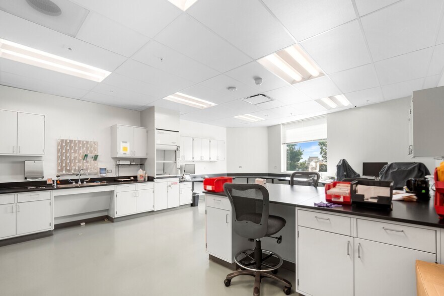 More Photos Of 560 Eccles Ave, South San Francisco Research And Development For Sale