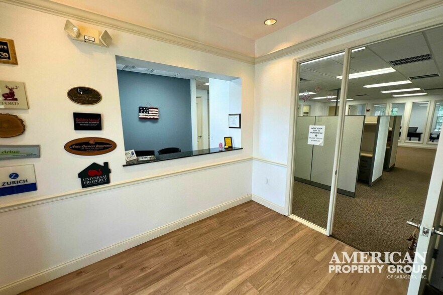 More Photos Of 5672-5674 Marquesas Cir, Sarasota Medical For Sale