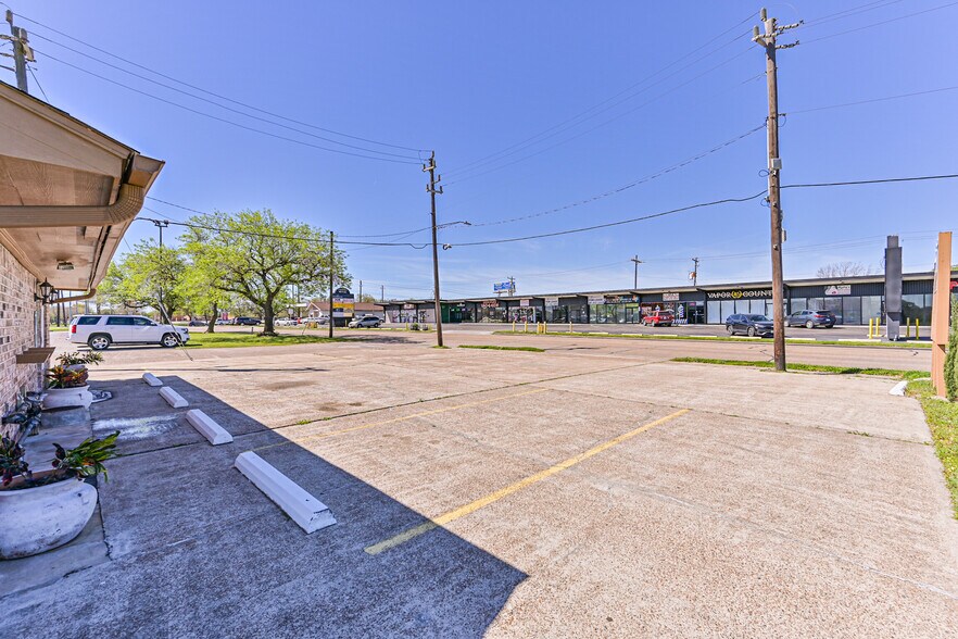 More Photos Of 5001 Luella Ave, Deer Park Office For Sale