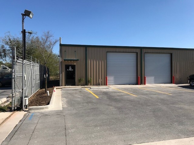More Photos Of 304 E Pecan Blvd, McAllen Warehouse For Lease