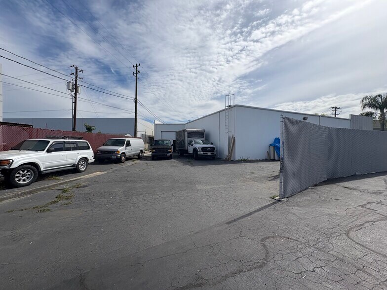 More Photos Of 2851 E White Star Ave, Anaheim Warehouse For Lease