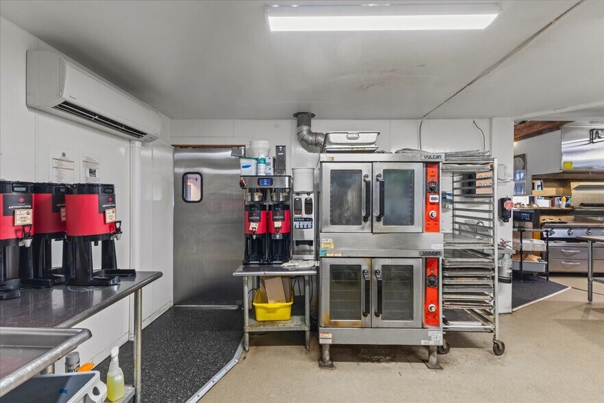 More Photos Of 454 Mountain Rd, Stowe Convenience Store For Sale