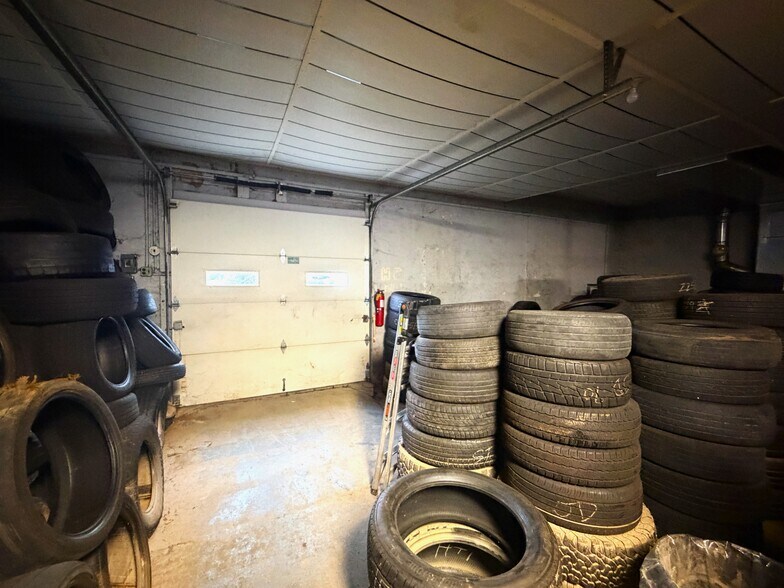 More Photos Of 217 S Main St, Manheim Light Distribution For Sale