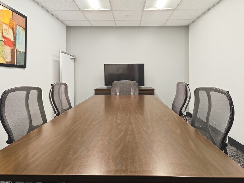 More Photos Of 363 N Sam Houston Pky E, Houston Coworking Space