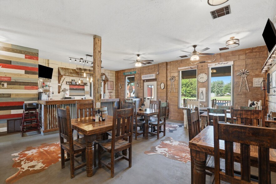 More Photos Of 112 N Chisholm Trl, Dover Restaurant For Sale