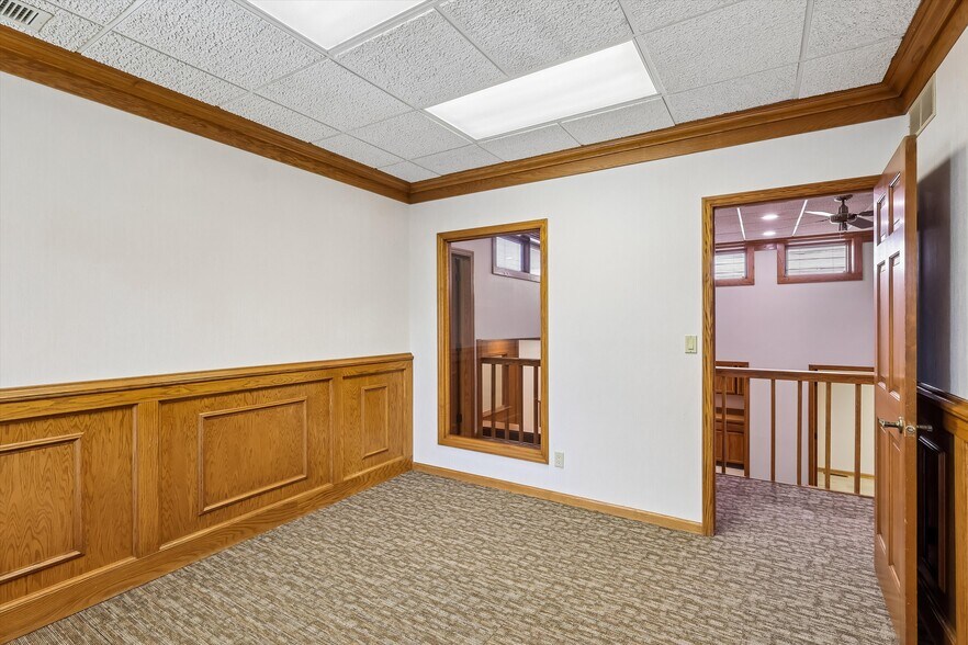 More Photos Of 535 Main St, Ames Office For Lease