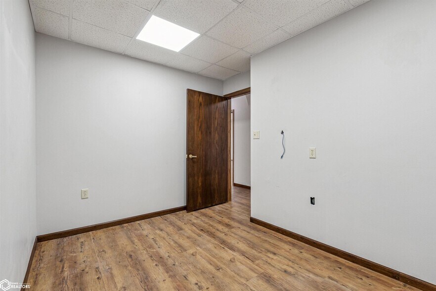 More Photos Of 3031 Flint Hills Dr, Burlington Office For Sale