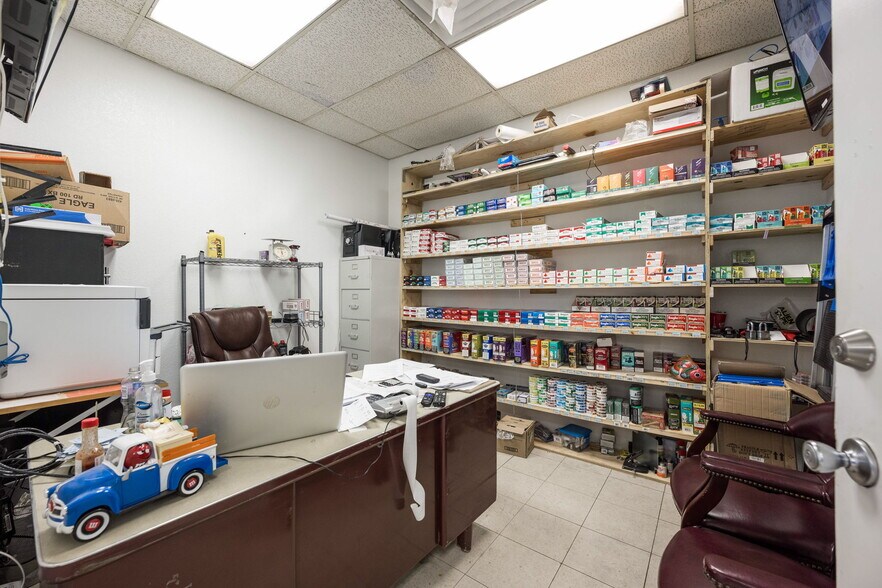 More Photos Of 5701 N Jornada Rd, Las Cruces Service Station For Sale