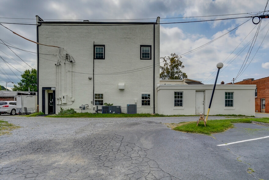 More Photos Of 707 E Elk Ave, Elizabethton Storefront Retail Office For Sale