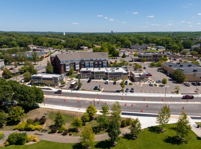 More Photos Of 722 N Chestnut St, Chaska Storefront For Lease