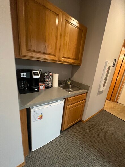 More Photos Of 7829 E Rockhill St, Wichita Office For Lease