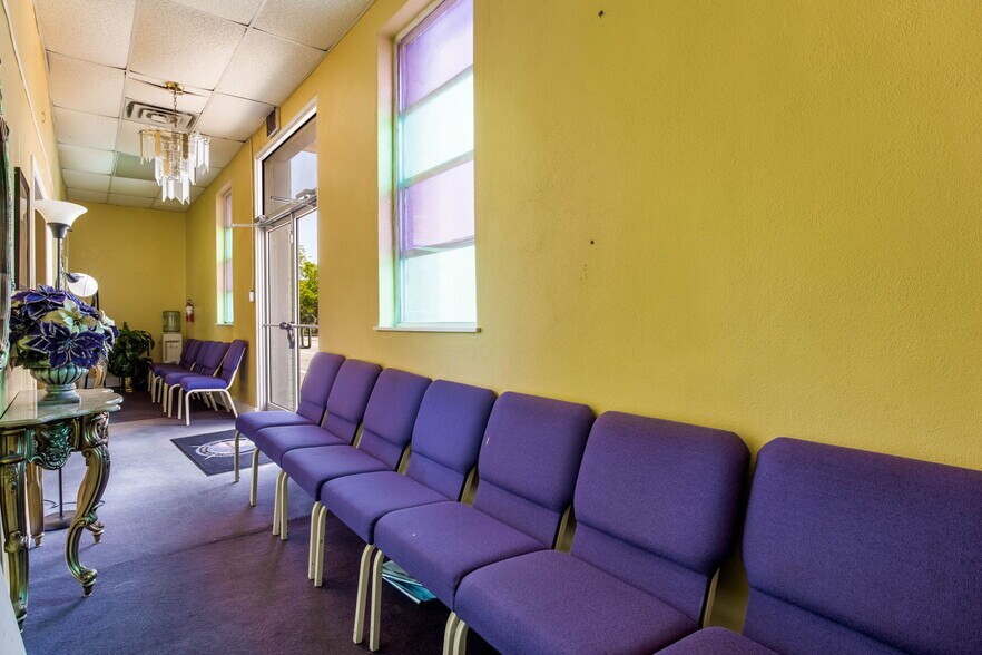 More Photos Of 900 W Cervantes St, Pensacola Religious Facility For Sale