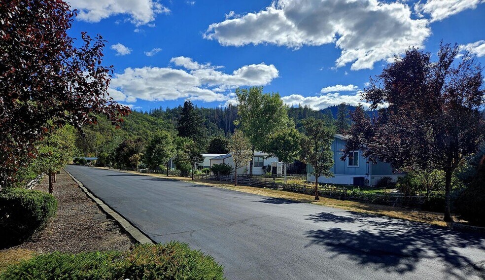 More Photos Of 6901 Old Stage Rd, Central Point Manufactured Housing Mobile Home Park For Sale